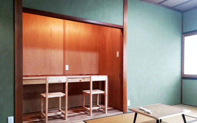 Guesthouse Bench