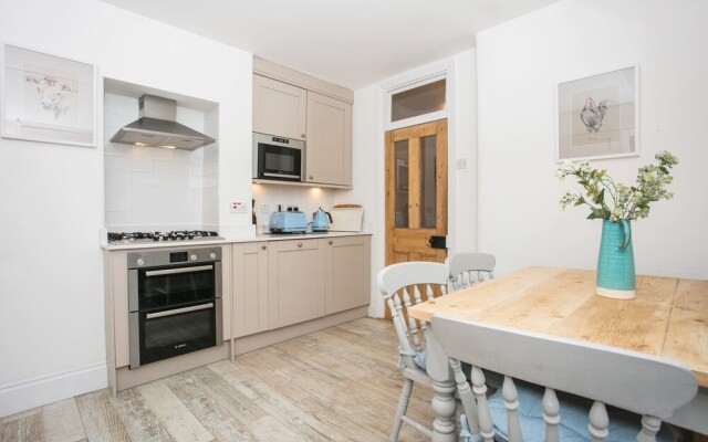 2 Bedroom Flat in Brixton Sleeps 4