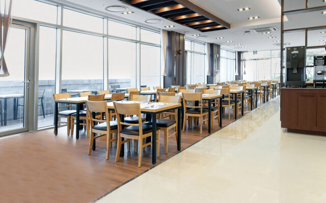 Felix by STX Hotel & Suite