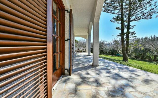 Light-filled home with Garden near Beach