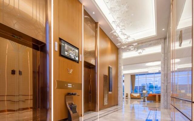 Vienna International Hotel (Yinzhu Metro Station, West Coast, Qingdao)