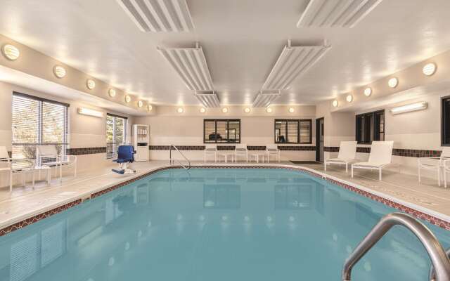 Country Inn & Suites by Radisson, Big Flats (Elmira), NY