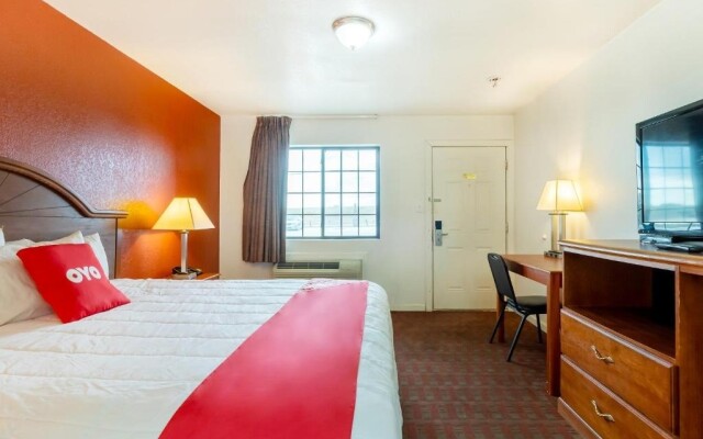 OYO Hotel Pearsall I-35 East