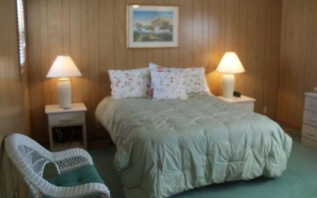 Long Grass 5 Bedroom Home by RedAwning