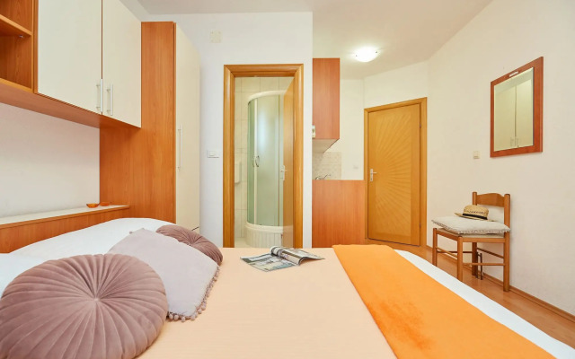 Apartments Zelic Tucepi