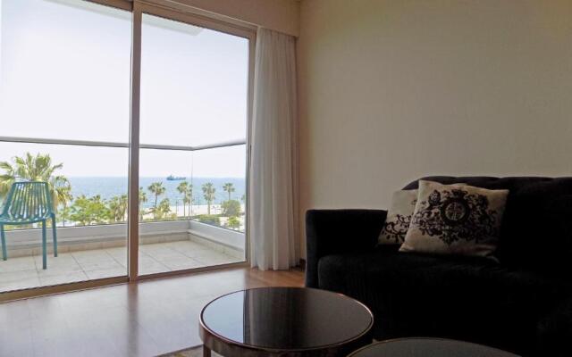 3b Seafront Retro apt - Olympic beach