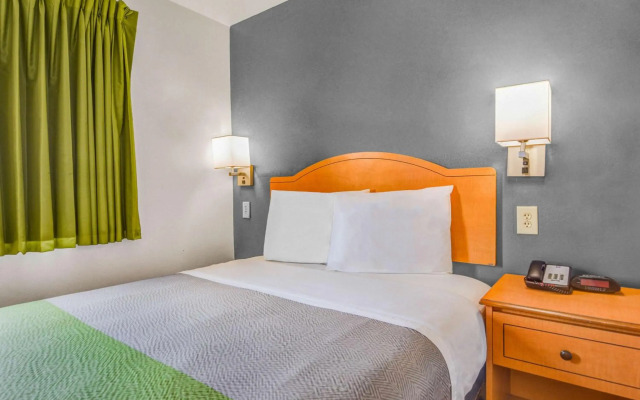 Studio 6 Opelika/Auburn