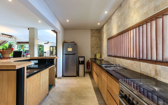 Luxury 5 Bedroom Villa With Private Pool, Bali Villa 2055