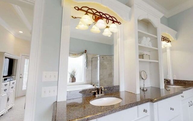 Palm Breeze 5 Bedroom Holiday Home