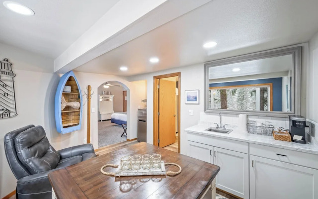 All Seasons River Inn