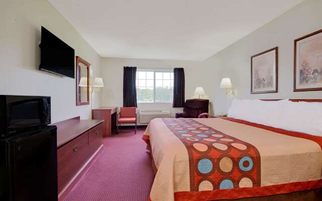 Super 8 by Wyndham Riverside/Kansas City