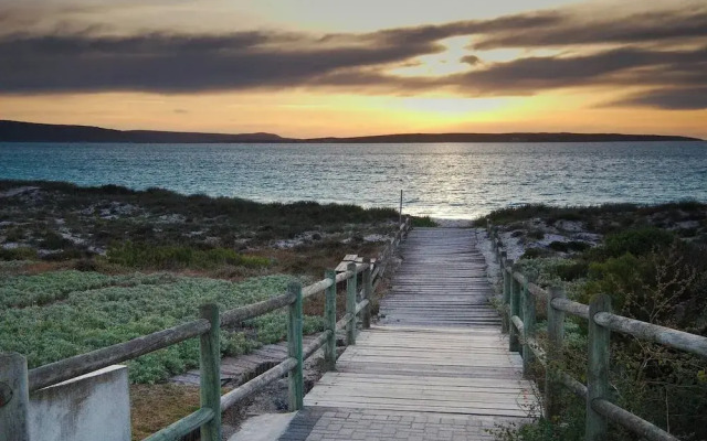 The Pelican - Stunning 3-bedroom Holiday Home in Langebaan