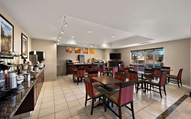 Comfort Inn & Suites Airport