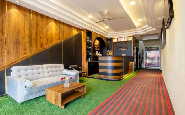 Treebo Jaguar Comforts, 3 Kms From Mahatma Gandhi Park