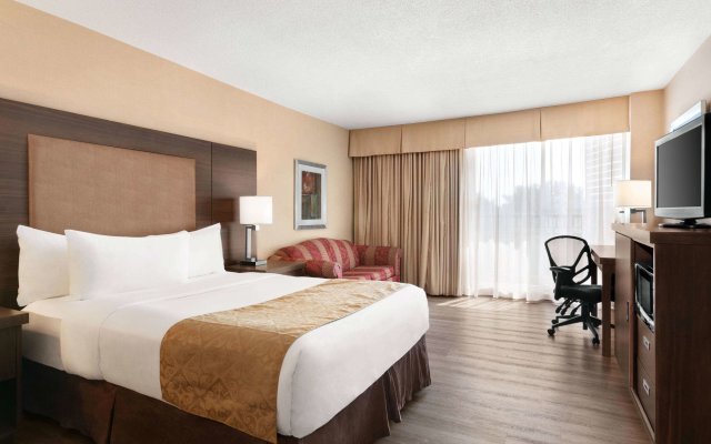 Ramada by Wyndham Belleville Harbourview Conference Centre