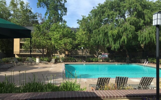 Oakwood At 350 Sharon Park Drive