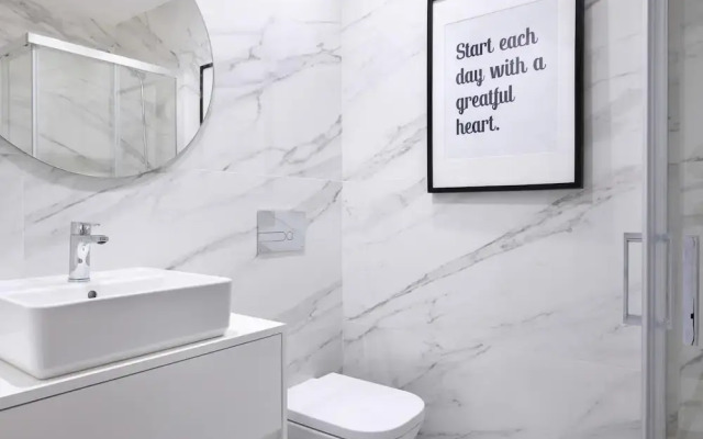 Downtown Prime With Terrace by Vacationy