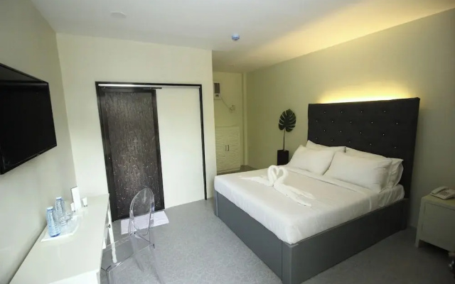 The Paragon Hotel And Restaurant