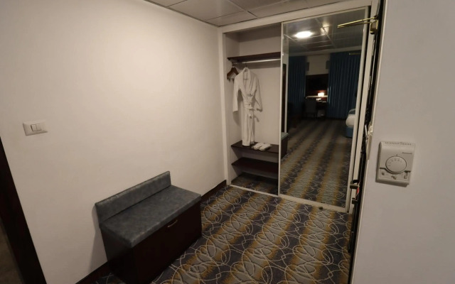 Larsa Hotel
