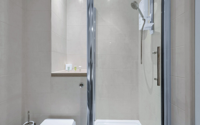 Luxurious Lawrence House Serviced Apartment