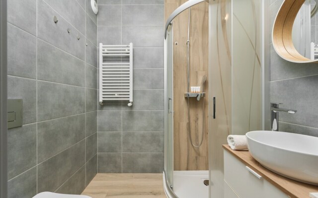 Riverside Apartment & Parking by Renters