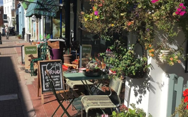 Morleys Bistro | By Huluki Sussex Stays