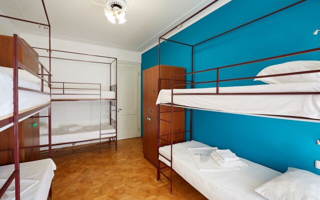 Luys Hostel & Tours