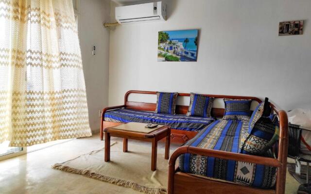 Ethnic Appartment Near The Beach