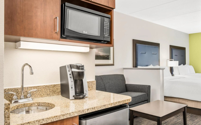 Holiday Inn Express & Suites Wilmington-Newark by IHG
