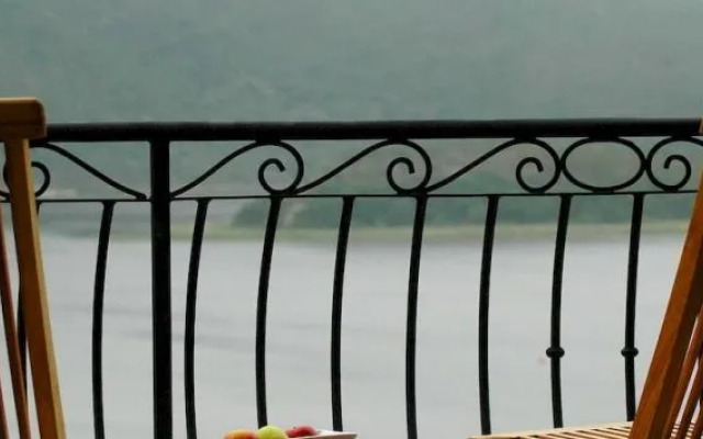 Lodge On The Lake and Wellness Spa