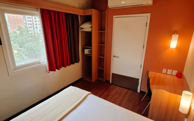 Hotel ibis Santiago Providencia - Image 4