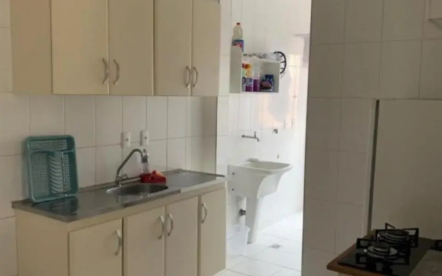Apto c/2 quartos sendo uma suíte c/ar e 2banheiros