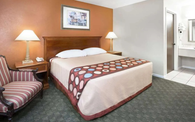 Super 8 Taylorville IL