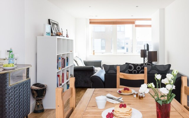 Modern Muscians 2BR Flat in Greenwich