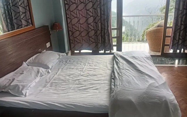 Ronglyang Lotus Villa Homestay (Near MG Road)