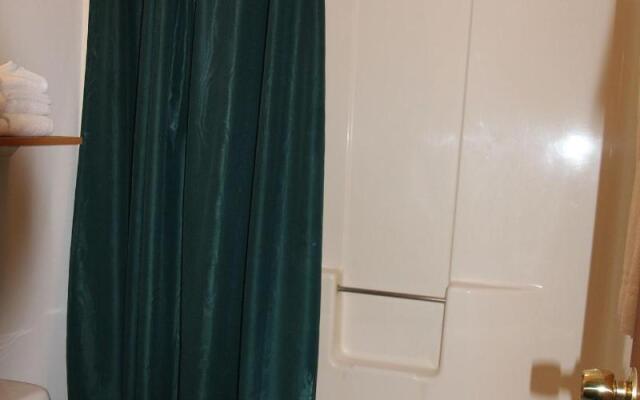 Sara Placid Inn & Suites