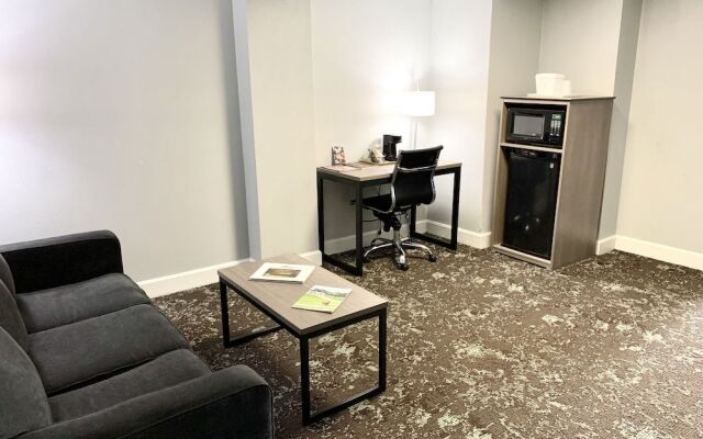 Elwood Hotel & Suites