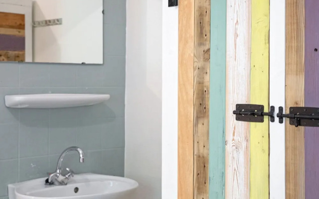 Cozy Holiday Home in Den Burg With hot tub