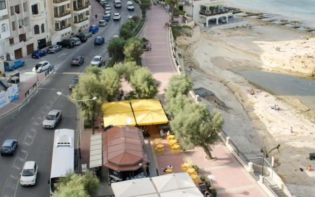 Magnificent Seafront 2-bedroom Sliema penthouse