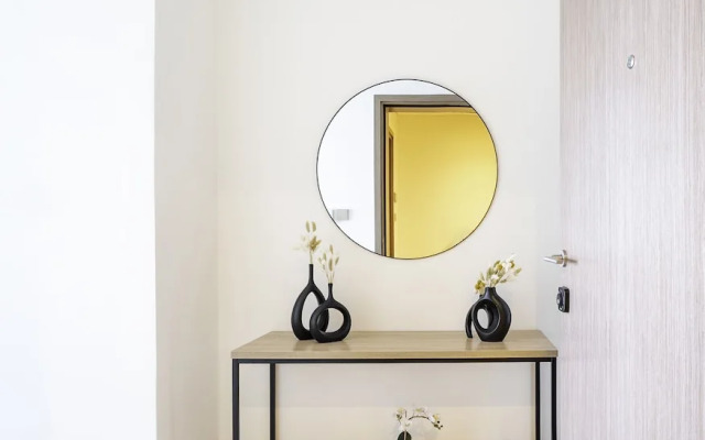 Sleek 1BR in Burj Royale with Canal View