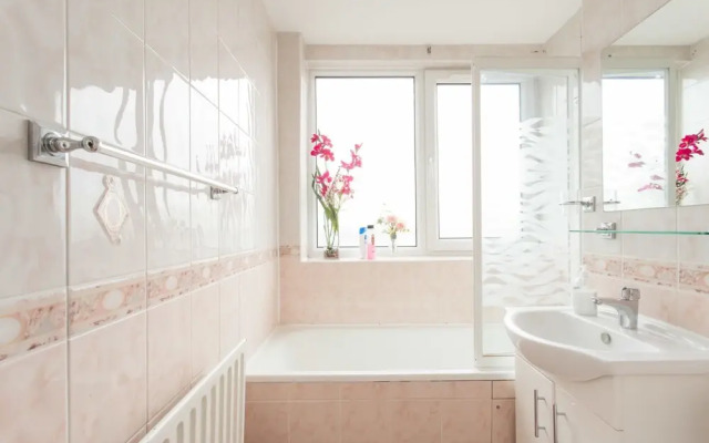 Bright Islington Apartment