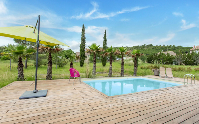 Tranquil holiday home in Cébazan with private pool