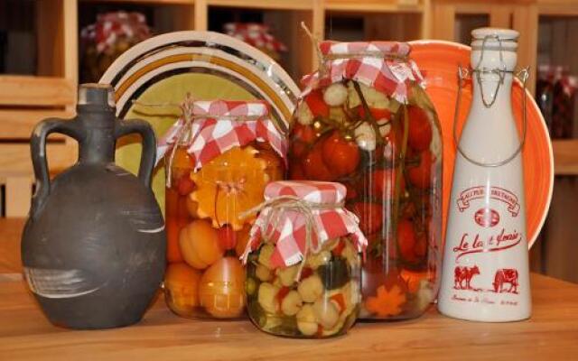 Studio Suite near Lake with Jacuzzi