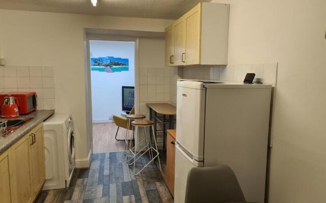 Property Malak Homz - West Street 2 Bed Premium Apartment