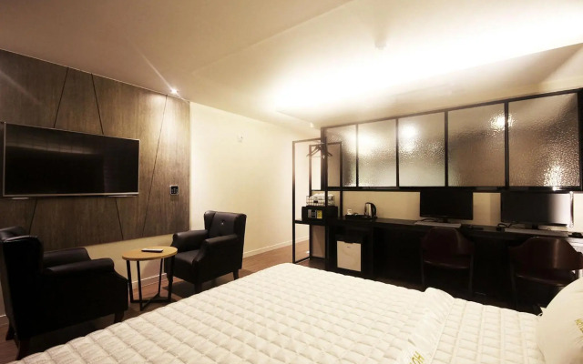 Hotel MU