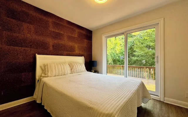 The Cozy Crescent Comforts Stay