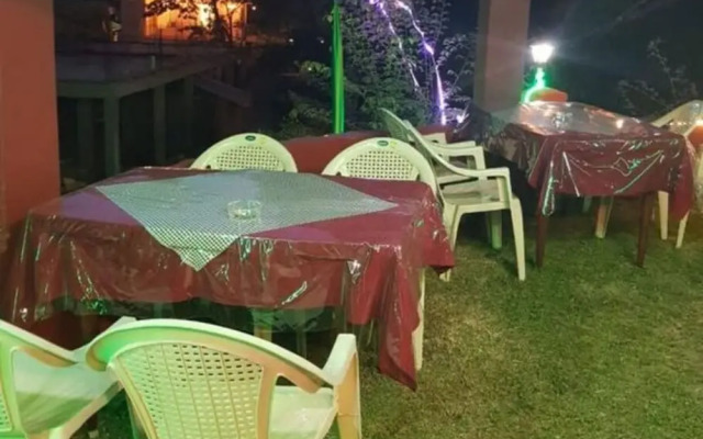 Goroomgo Aby's Hut Manali