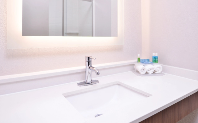 Holiday Inn Express And Suites Elgin