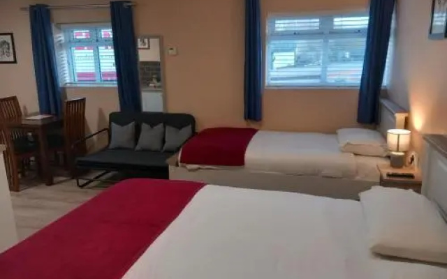 Mattys Pub & Apartments