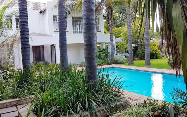 Six Valk Avenue Guest House